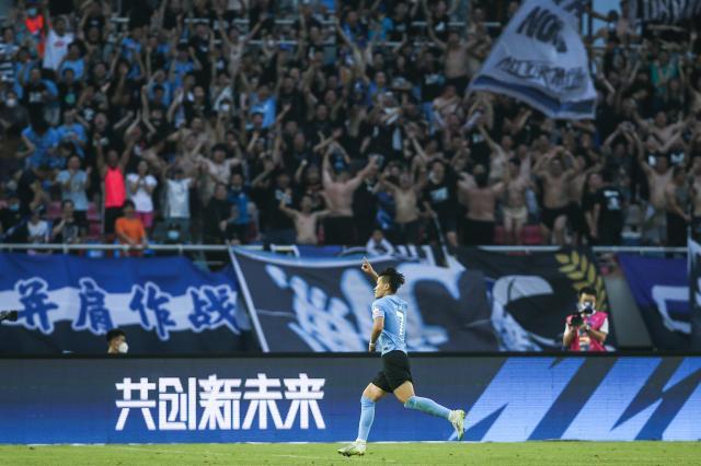 mk体育官网-连媒：因疫情赛程边走边看 中超或增一周双赛频率